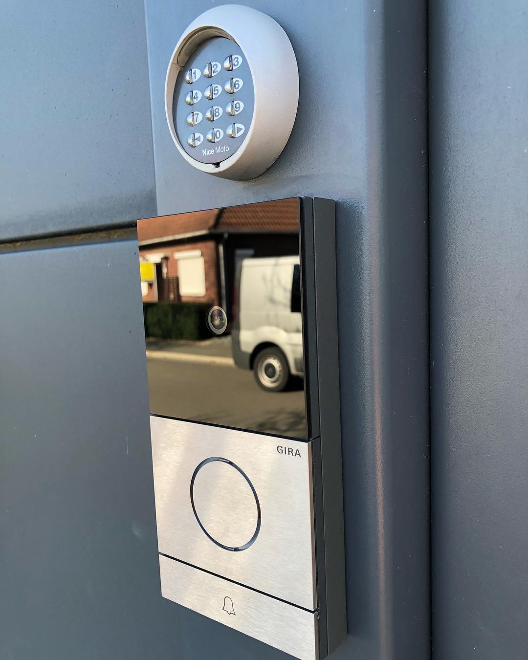 Gira_Doorbell